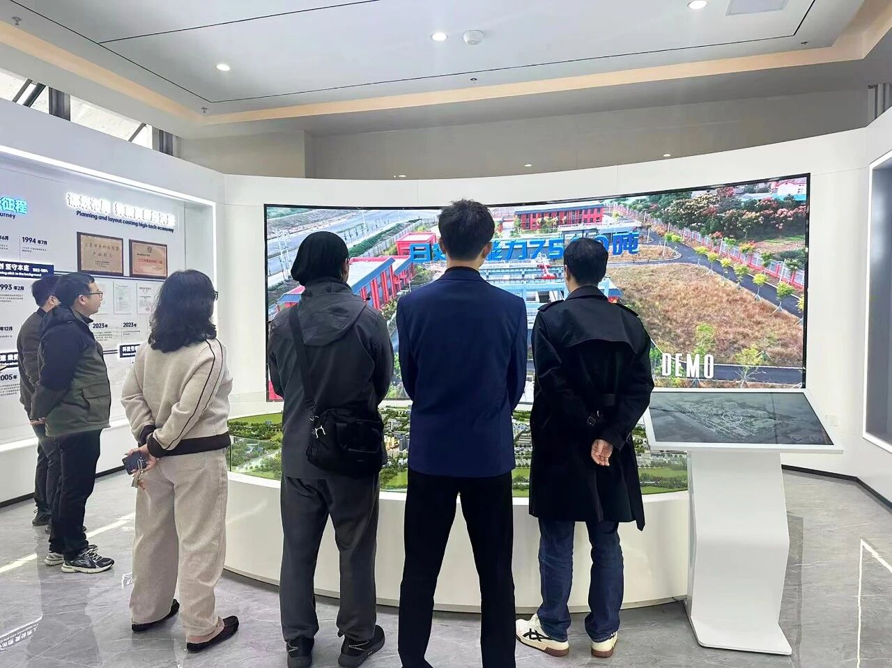 1762509414273669.jpg 2511072.jpg