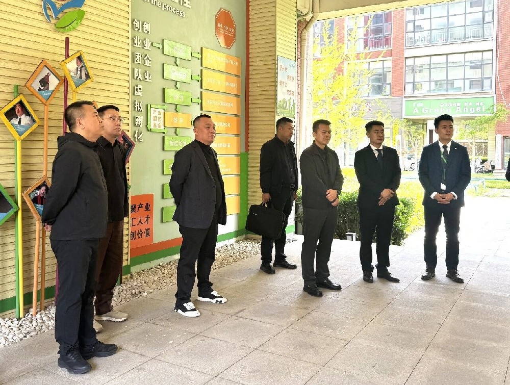 黑龙江省绥化市青冈县委副书记、县长马庆宝一行来访绿天使参观交流